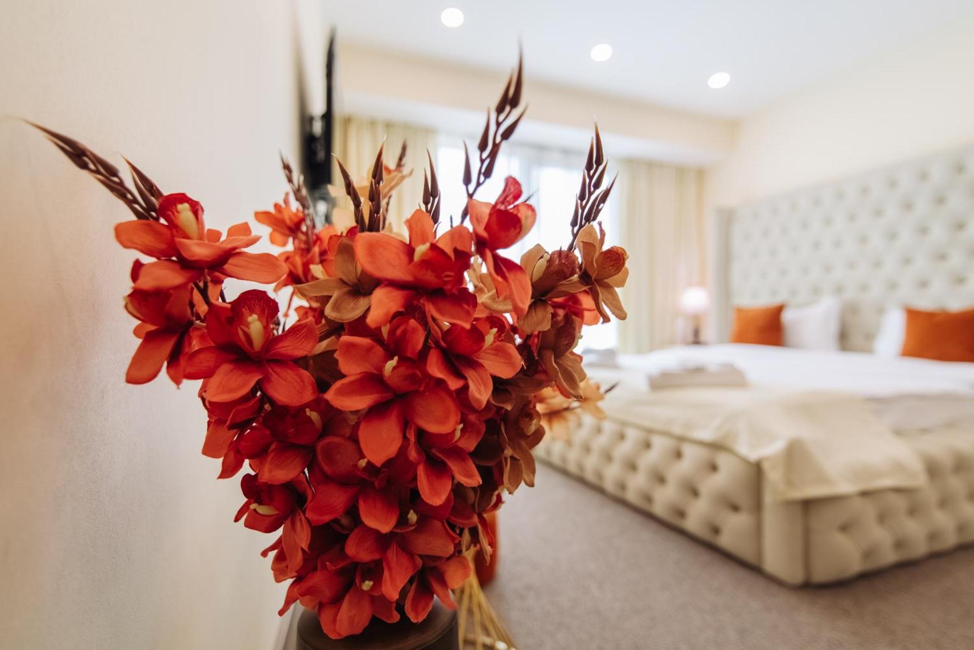Royal Plaza Hotel Тбилиси Стая снимка